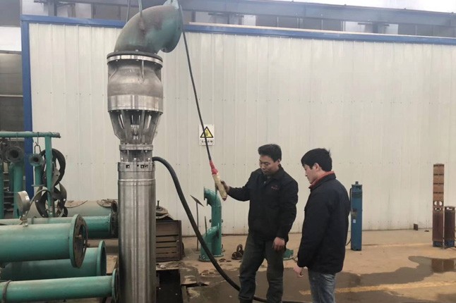 流量1200立方、楊程18米的不銹鋼304材質(zhì)潛水泵測試合格